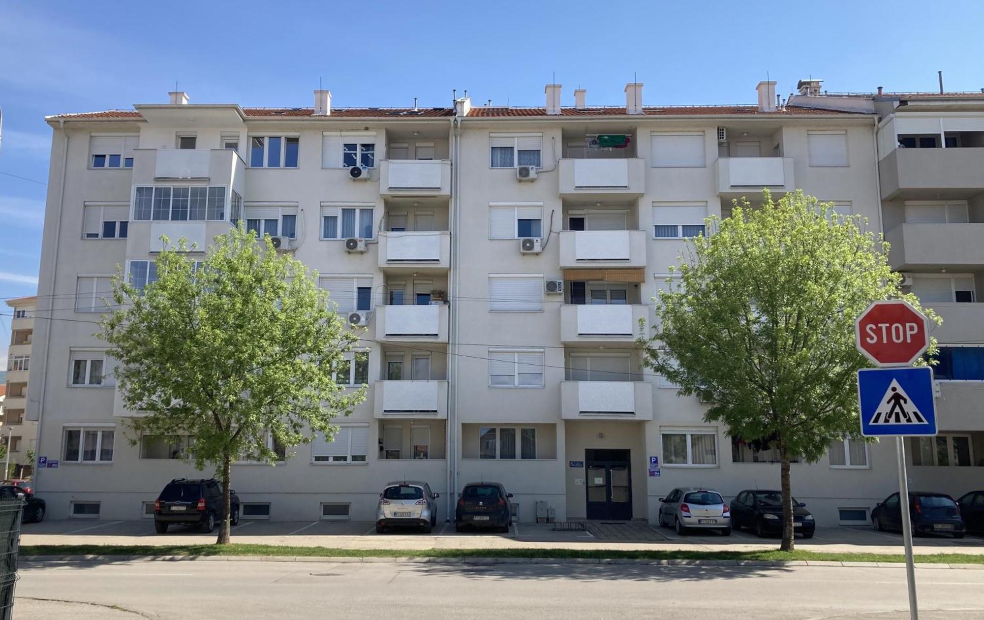 Apartman Senjak Pirot Luaran gambar